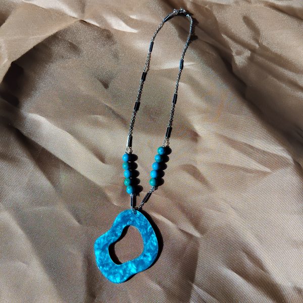 Collier résine bleu - Image 3