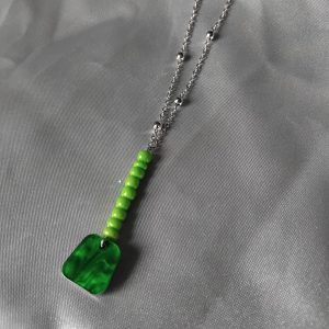 Collier perle de rocaille et résine vert