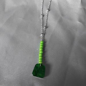 Collier perle de rocaille et résine vert