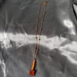 Collier perle de rocaille et résine orange