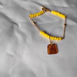 Bracelet perle de rocaille et résine jaune