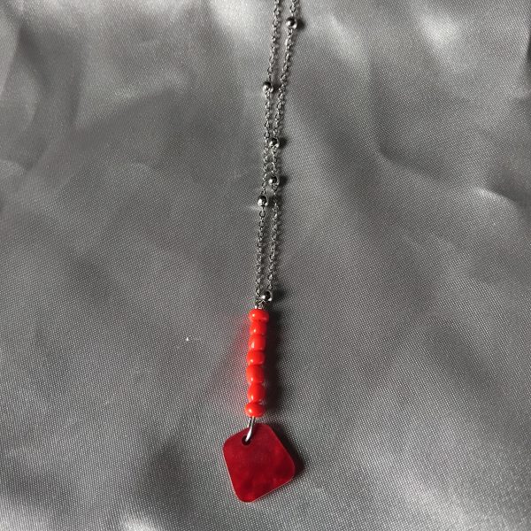 Collier perle de rocaille et résine rouge - Image 2