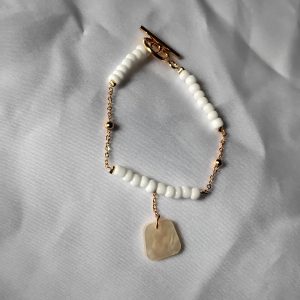 Bracelet perle de rocaille et résine blanc