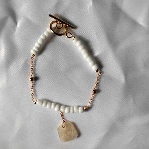 Bracelet perle de rocaille et résine blanc