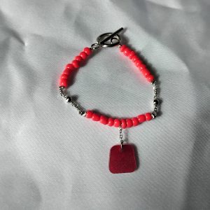 Bracelet perle de rocaille et résine rouge
