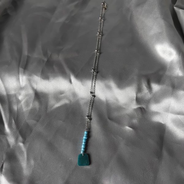 Collier perle de rocaille et résine bleu - Image 2