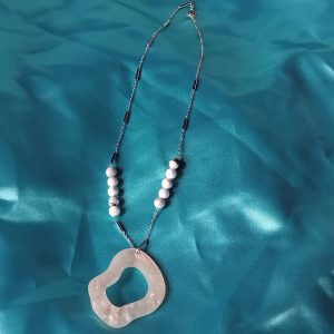 Collier résine blanc