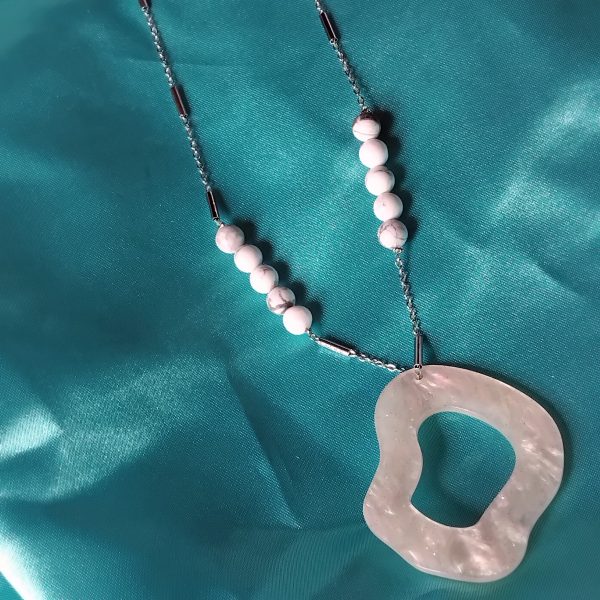 Collier résine blanc